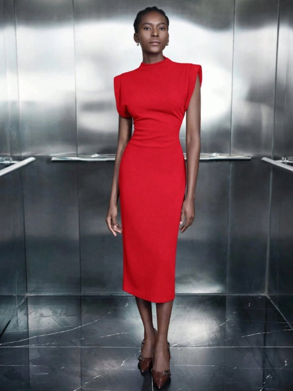 NWOT Stunning Bright Red Wide Shoulder Versatile Elegant Modern Fitted Dress (L)